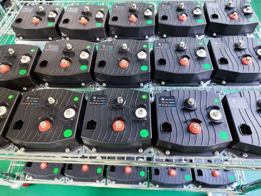 Partes de la caja de control de la plataforma eléctrica en negro con capacidad de carga de 2,5 libras